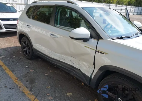 2022 Volkswagen Taos 1.5T Se из США, поврежденный, VIN 3VVYX7B26NM062904